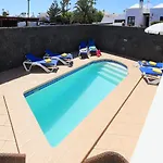 Villa Cosy Lanzarote 3 Bedrooms Heated Pool Honey *