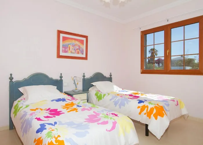 Вилла Cosy Lanzarote 3 Bedrooms Heated Pool Honey