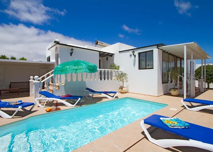 Вилла Cosy Lanzarote 3 Bedrooms Heated Pool Honey *