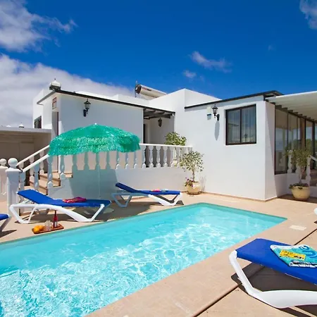Villa Cosy Lanzarote 3 Bedrooms Heated Pool Honey *