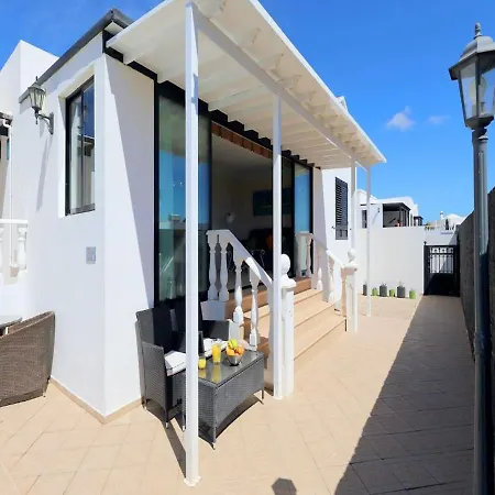 Cosy Lanzarote 3 Bedrooms Heated Pool Honey Villa *